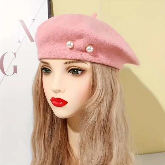 Pretty winter hat 🩷😍 - Picture 2 of 3